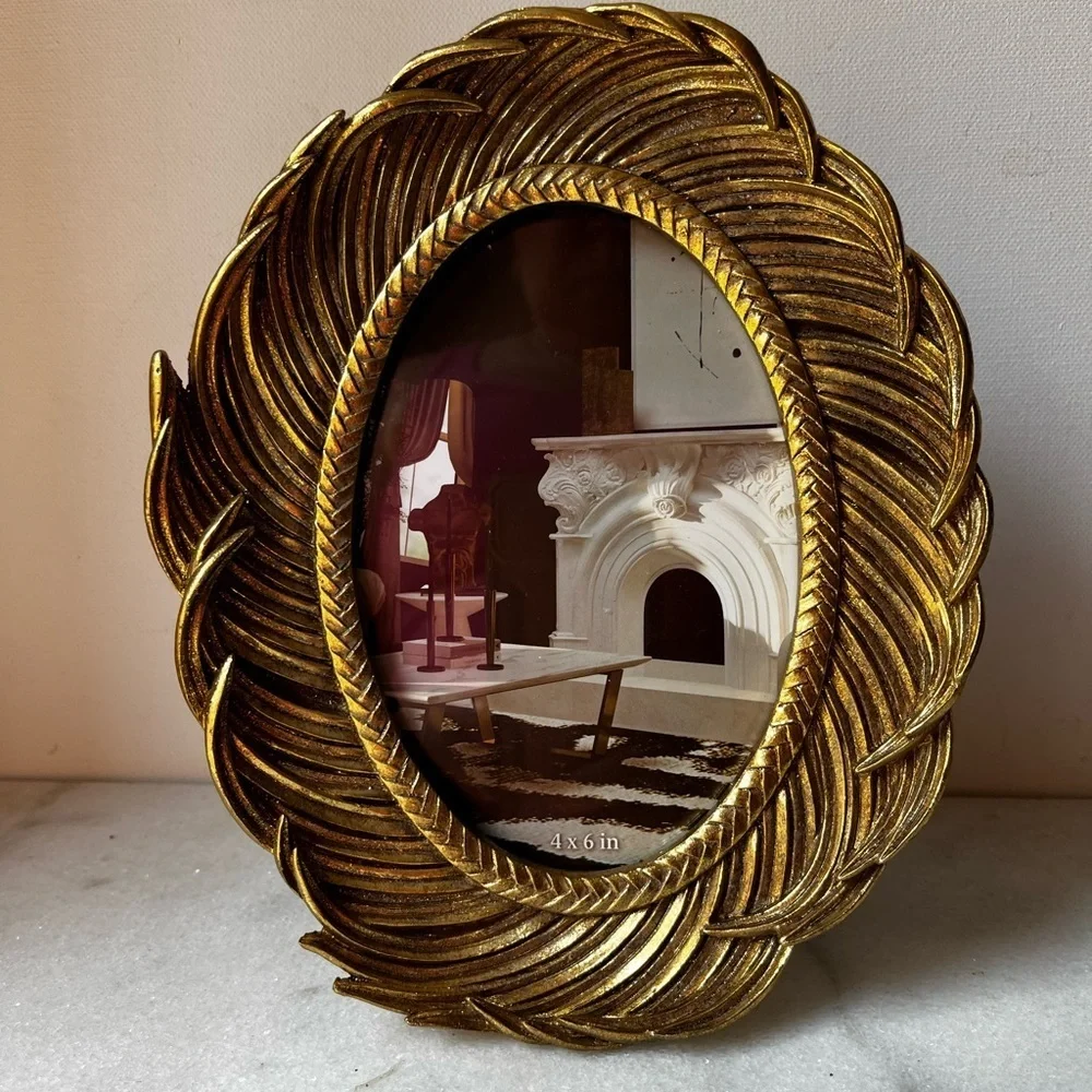 Gold Ornate Oval feather Picture Frame for 4x6” photo